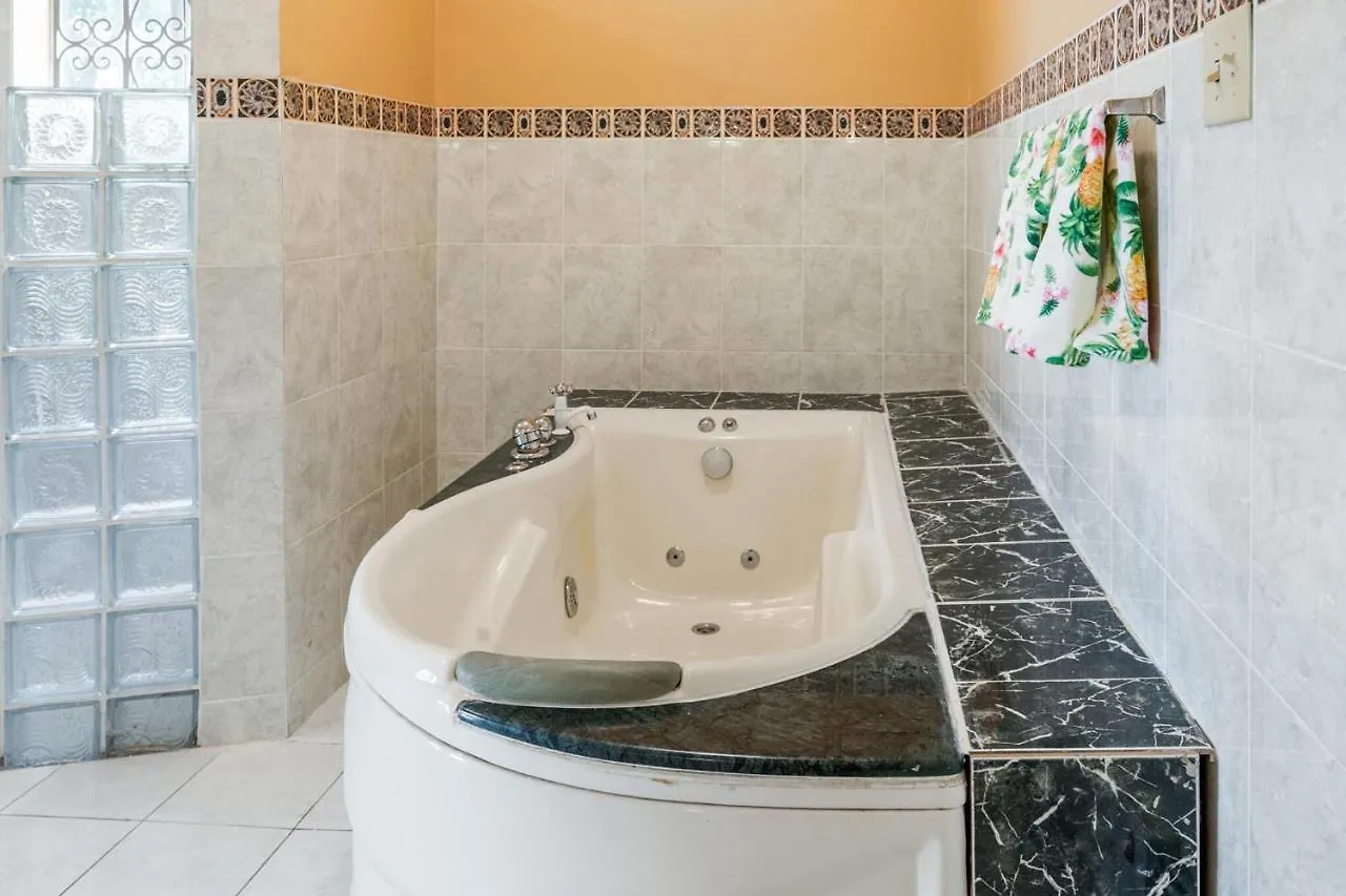 Yanceylargo- 4Br Villa Jacuzzi & Mountain Views Montego Bay Jamajka
