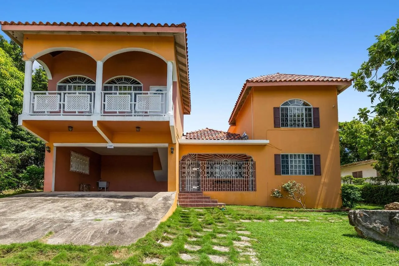Yanceylargo- 4Br Villa Jacuzzi & Mountain Views Montego Bay 0*,  Jamajka